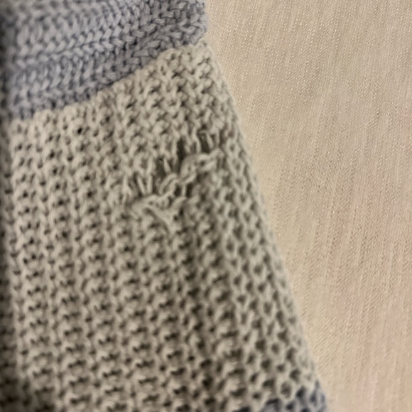 White and blue striped Hollister sweater - Picture 6 of 8